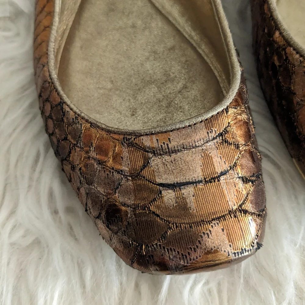 Devi Kroell gorgeous python